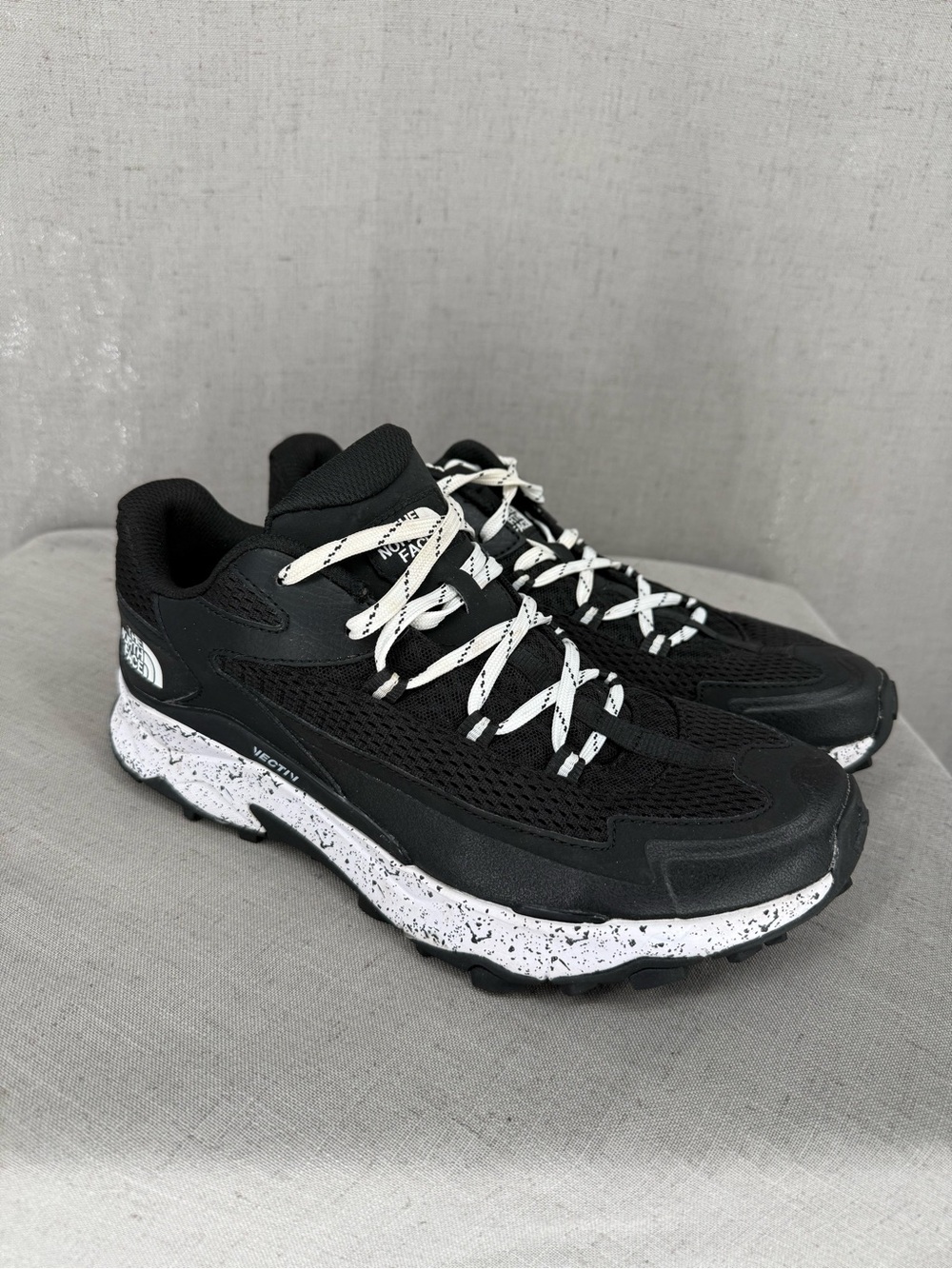 The North Face VECTIV Black/White Lace Up Trail Hiking Shoes Women’s 10
